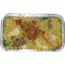 Nasi-Goreng: mit Reis, gemischtem Fleisch, Krabben, Gemüse und Curry